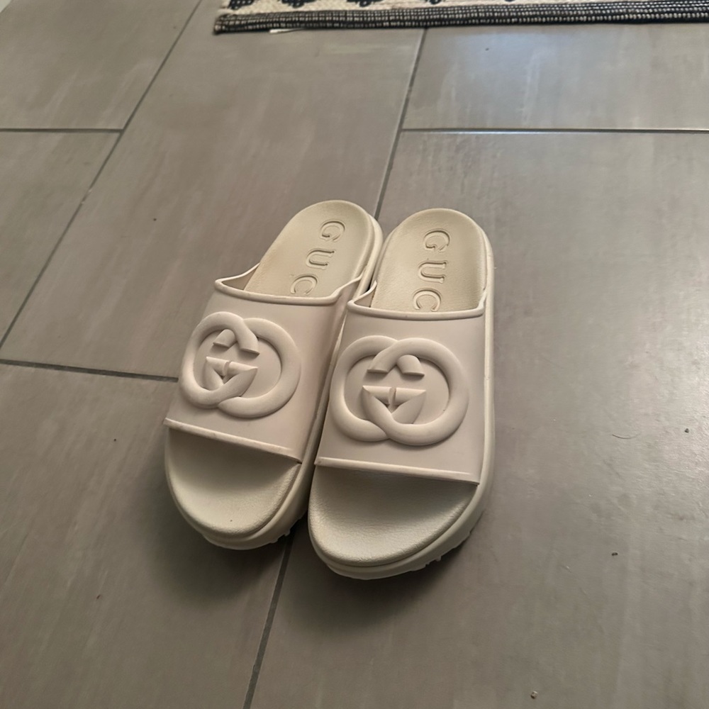 Gucci off white platform sandal US 9.5 Women